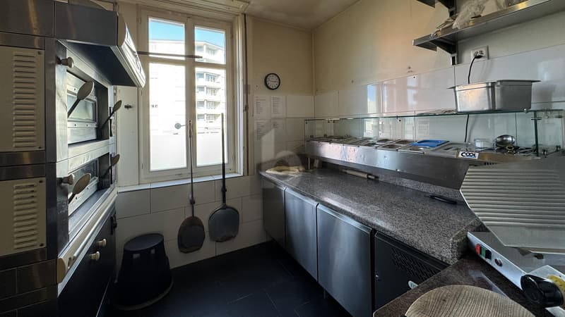 RESTAURANT SEEKING NEW TENANTS (5)