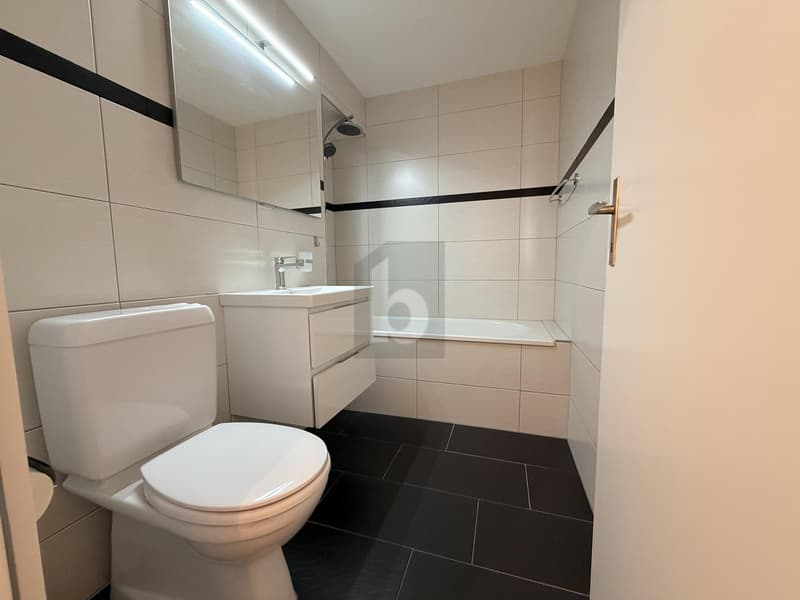 FRESHLY RENOVATED AND BRIGHT! (4)