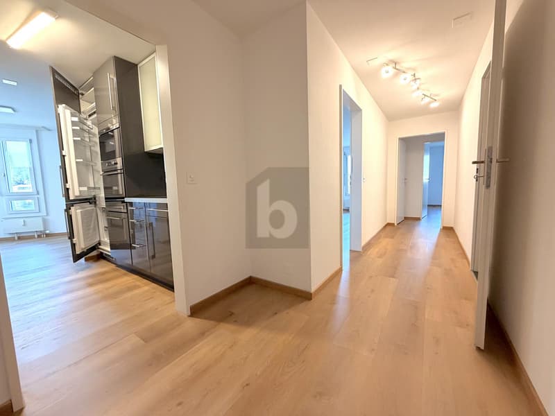 FRESHLY RENOVATED AND BRIGHT! (2)