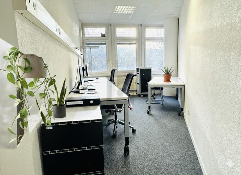 ESPACES MODERNES DANS UN EMPLACEMENT DE PREMIER PLAN (4)