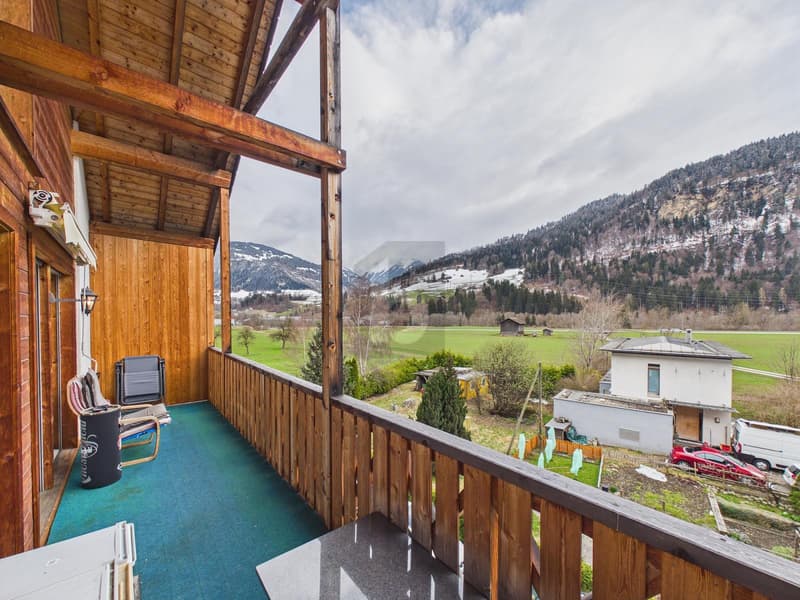 Living on two floors with a far-reaching view (2)