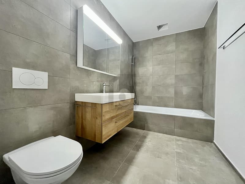 Price hit! With sunny terrace and private garden (5)
