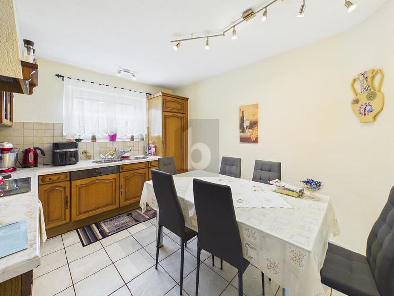 Sunny Garden with Great Potential (W4) (3)