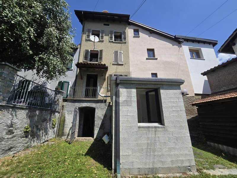 Sunny property with large garden (3)