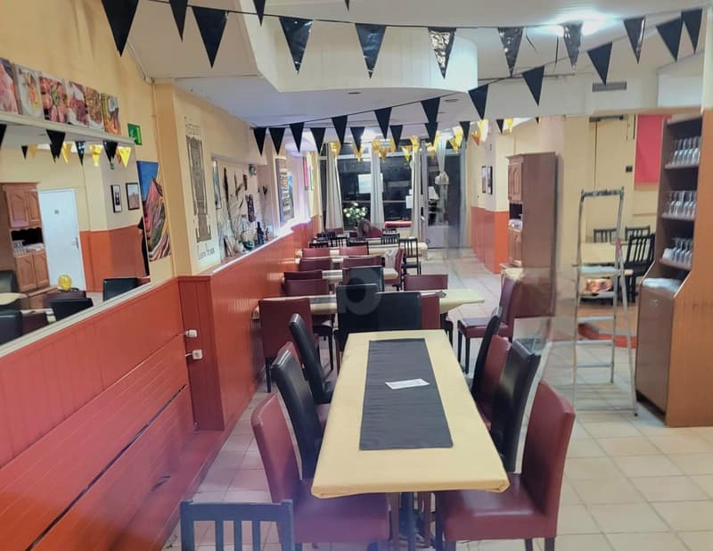 Restaurant in a lively neighborhood (2)
