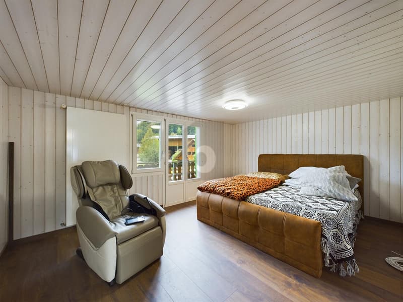 Renovated Traditional Local with 25 Parking Spaces (4)