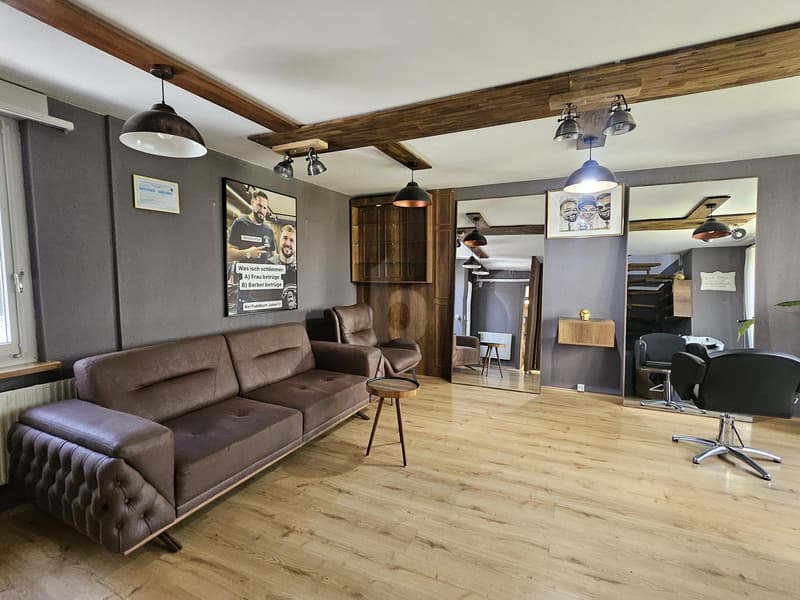 EXCLUSIVE LOCAL AT IDEAL LOCATION (3)