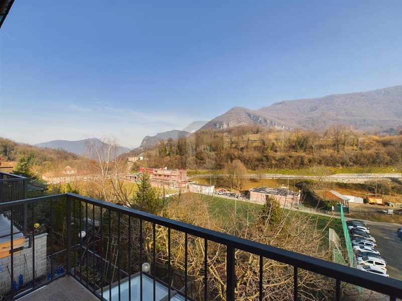 With open view of the mountains (2)