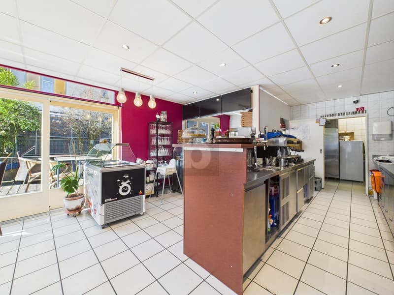 CENTRALLY LOCATED WITH HIGH FOOT TRAFFIC (3)