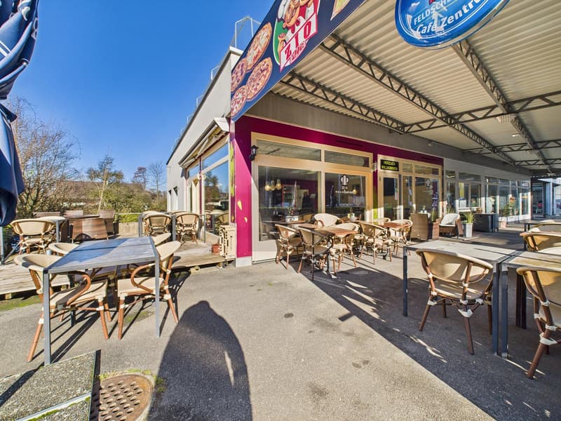 CENTRALLY LOCATED WITH HIGH FOOT TRAFFIC (5)