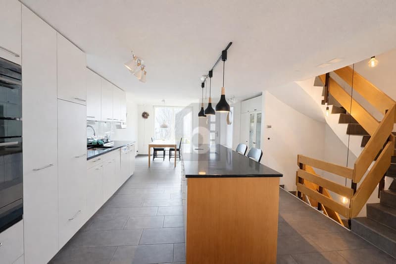 Modern and Family-Friendly with Large Garden (2)