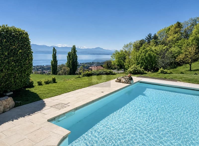 DE STANDING AVEC MAGNIFIQUE VUE ET PISCINE (1)