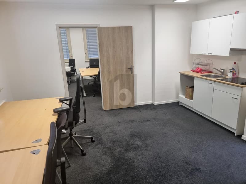 JOLI ESPACE DE BUREAU (1)