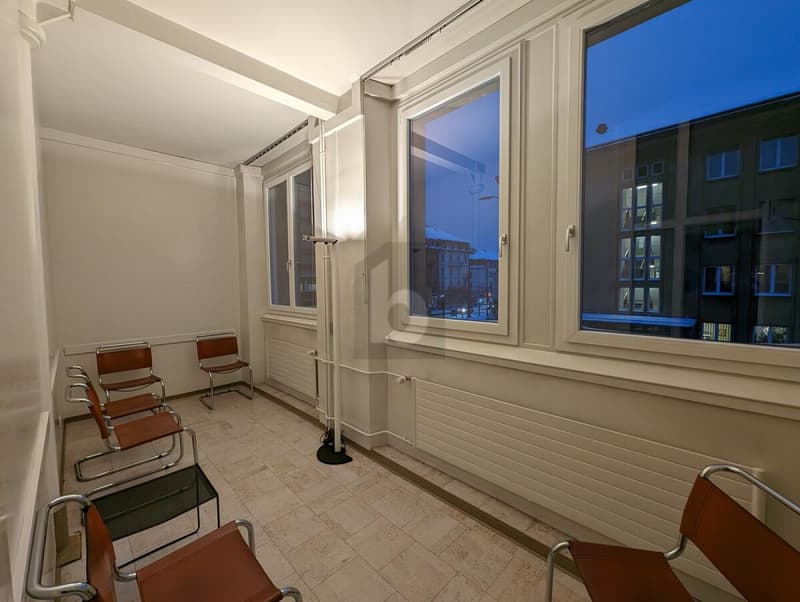 In the heart of the city, ideally located (2)
