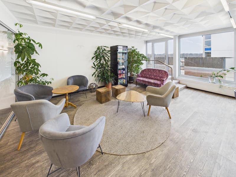 PRACTICAL AND FRESHLY RENOVATED (OFFICE 4.03) (1)