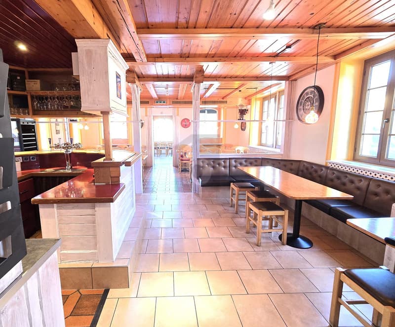 MAGNIFICENT RESTAURANT WITH GREAT POTENTIAL (2)