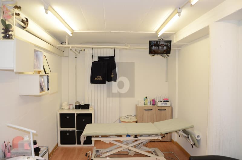 WELL LOCATED AND COMPLETELY EQUIPPED (3)