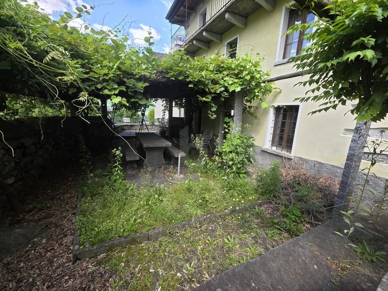 TYPICAL TICINESE SUNNY HOUSE WITH GARDEN (4)