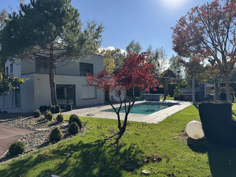 EXCLUSIVE PROPERTY, RARE SALES OPPORTUNITY (2)