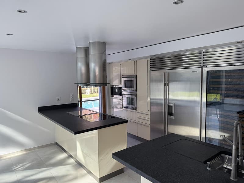 EXCLUSIVE PROPERTY, RARE SALES OPPORTUNITY (5)