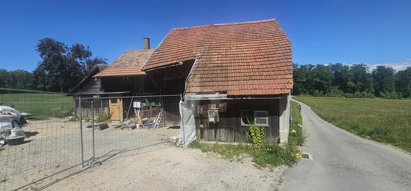 EXCEPTIONAL PRICE! TO RENOVATE IN A BARN (2)