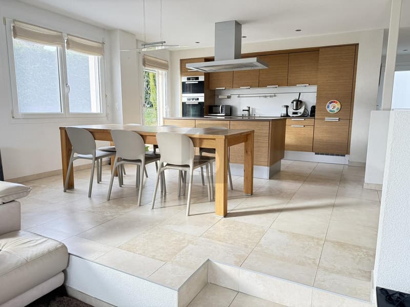 Ambiente familiare con giardino (3)
