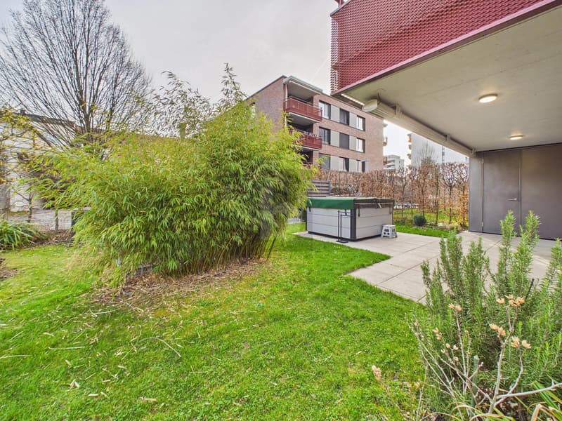 Moderne avec jardin et whirlpool (5)