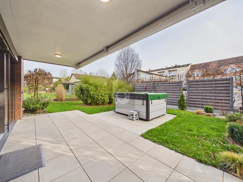 Moderne avec jardin et whirlpool (1)