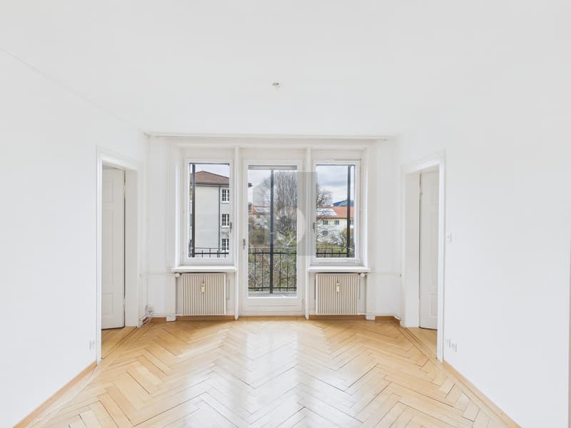 Quiet and central with balcony (1)
