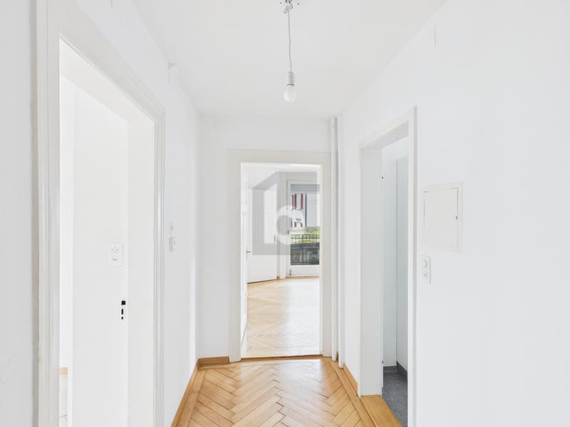 Quiet and central with balcony (5)