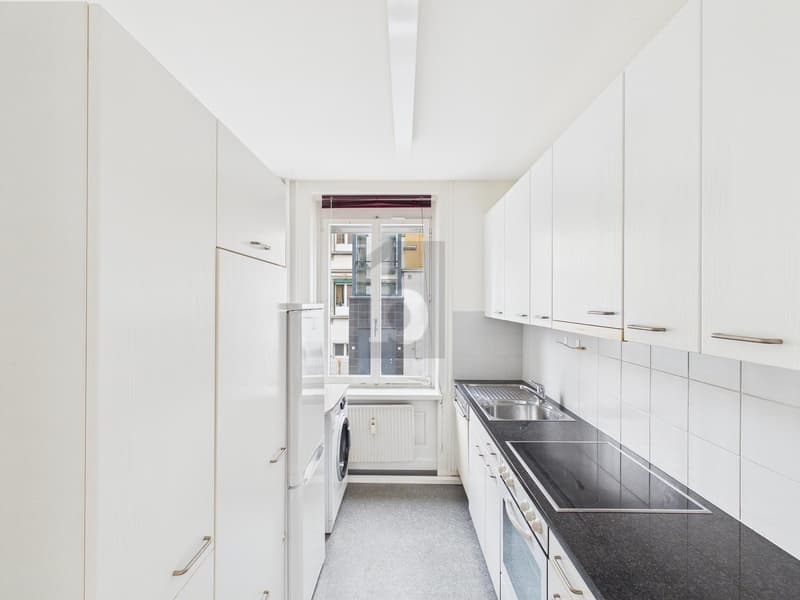 Quiet and central with balcony (4)