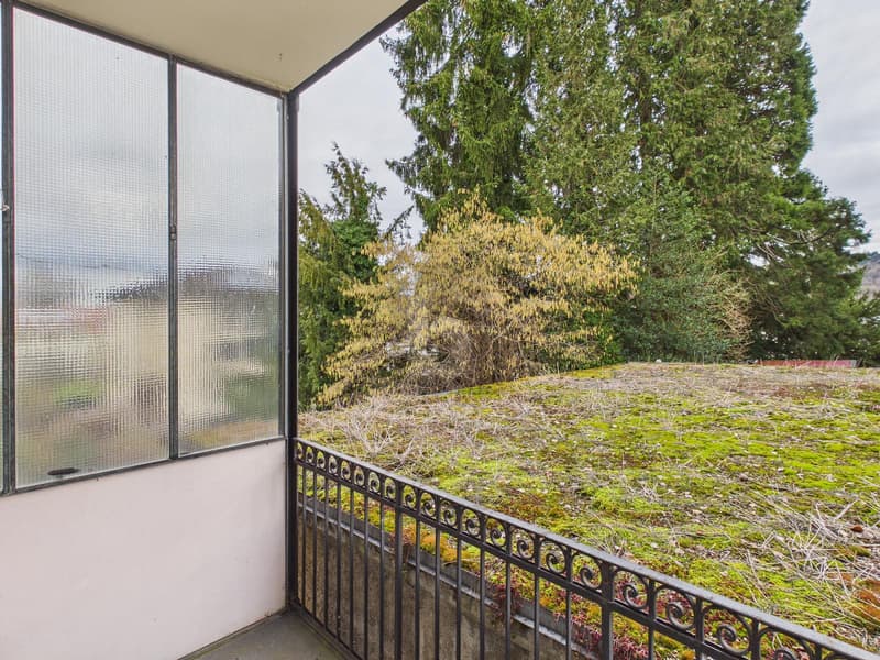 Quiet and central with balcony (2)