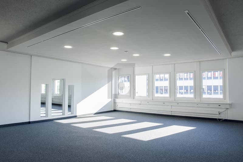 SPACIOUS WITH MANY UNDERGROUND PARKING SPACES (5)