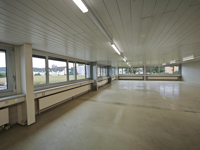CENTRALLY LOCATED AND SPACIOUS (3)