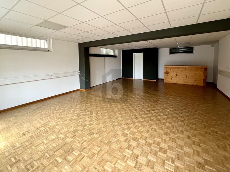 Ufficio al piano terra con parcheggio nella zona industriale (3)
