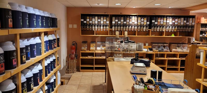 EPICERIE RENOVIERTE, MODERNE, GERÄUMIG, ZENTRAL (4)