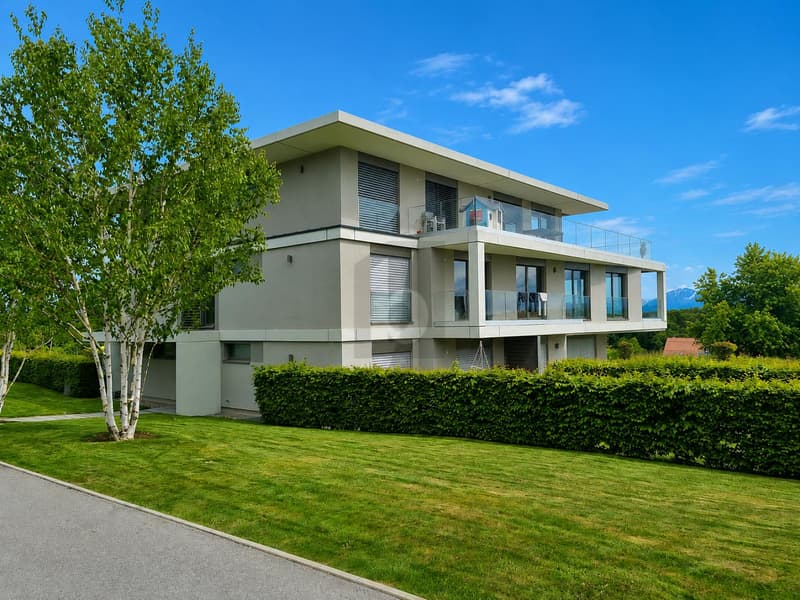 MAGNIFICENT VIEW WITH LARGE GARDEN (1)