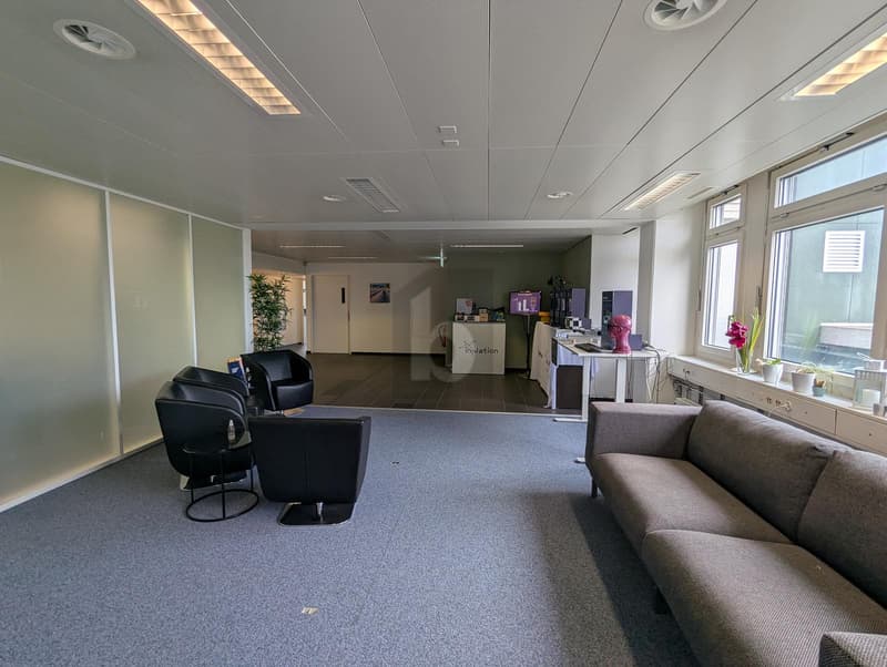 Flexible with reception, terrace, and goods lift (2)
