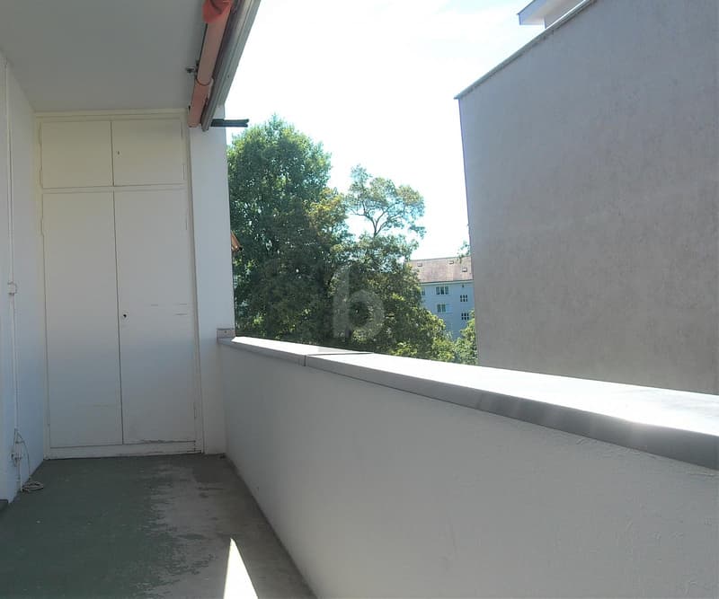 À une situation centrale avec grand balcon (3)
