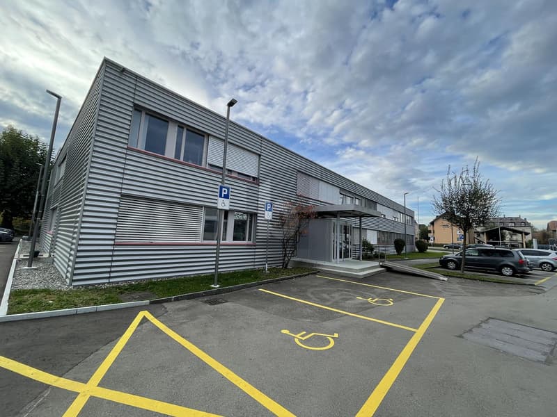 SPAZIOSO E LUMINOSO IN POSIZIONE CENTRALE (1)
