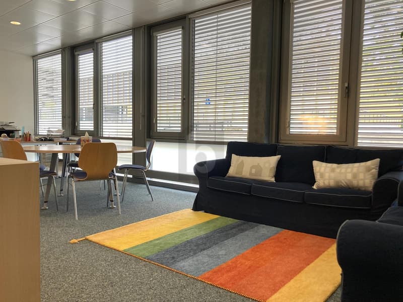 UFFICIO IDEALE PER AZIENDE, SCUOLE O STUDI (1)
