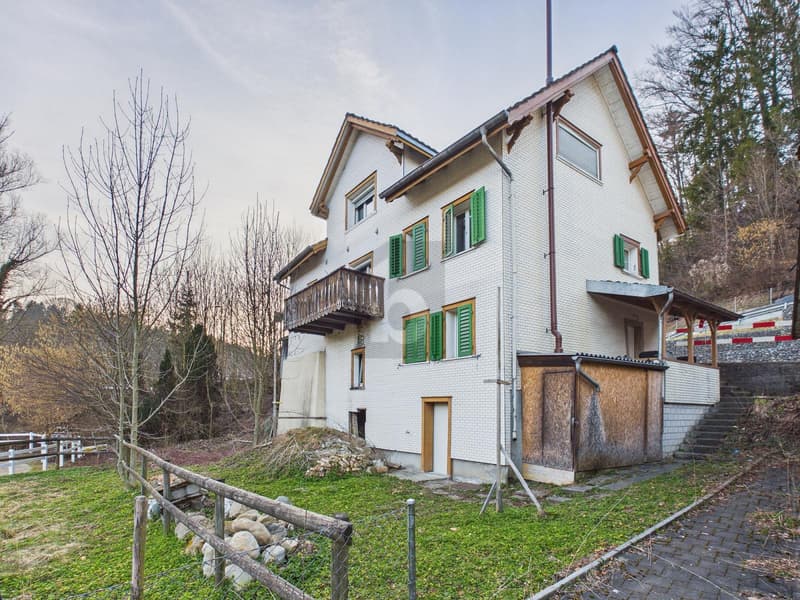 FULLY RENTED WITH STRONG 5.6% RETURN ON INVESTMENT AFTER RENOVATION! (1)