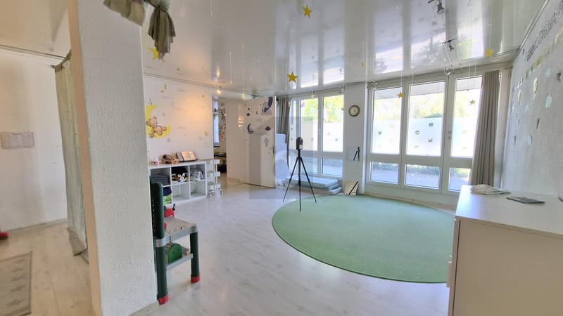 EMPLACEMENT EXCLUSIF AVEC VUE SUR LE LAC (2)