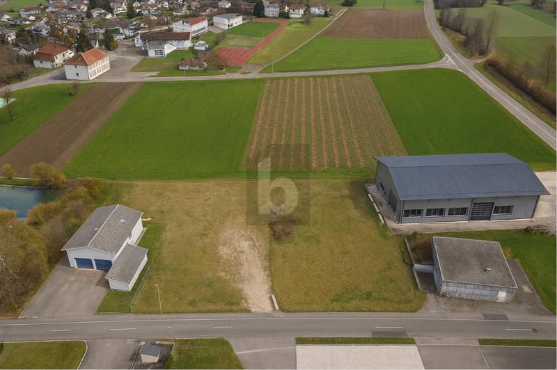 EMPLACEMENT COMMERCIAL AVEC UNITÉS DE PIÈCES SUPPLÉMENTAIRES (2)