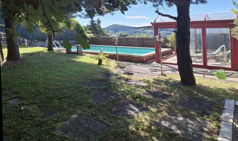 Mit Garten, Pool und Sauna (3)