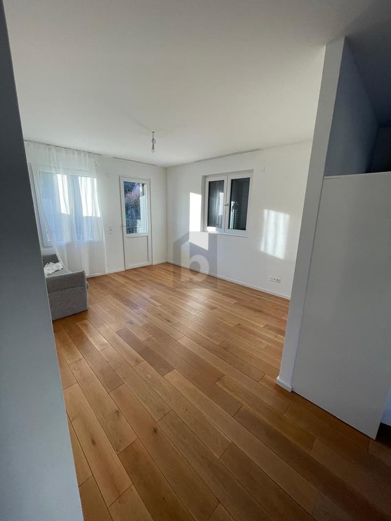 COMPATTO, MODERNO, CON BALCONE (3)