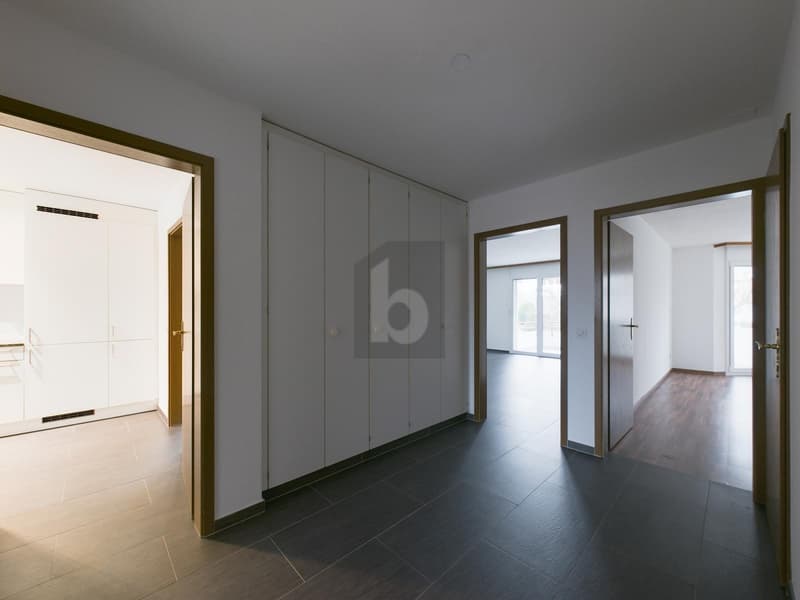 Moderne, Confortable et avec un Balcon Accueillant (3)