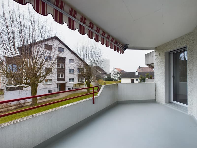 Moderne, Confortable et avec un Balcon Accueillant (5)