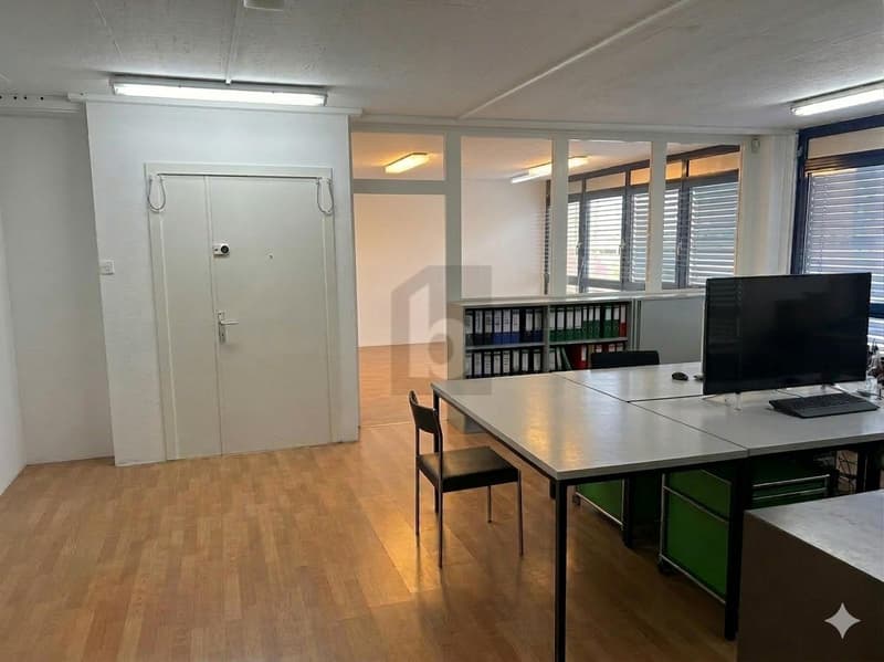 Spazio di lavoro in zona artigianale in affitto (1)