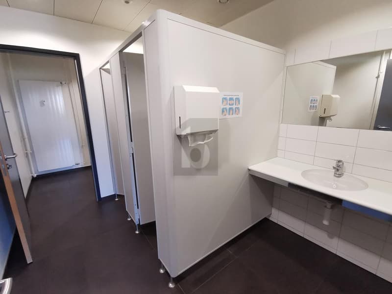 SPACIOUS, BRIGHT AND IN A GOOD LOCATION (5)
